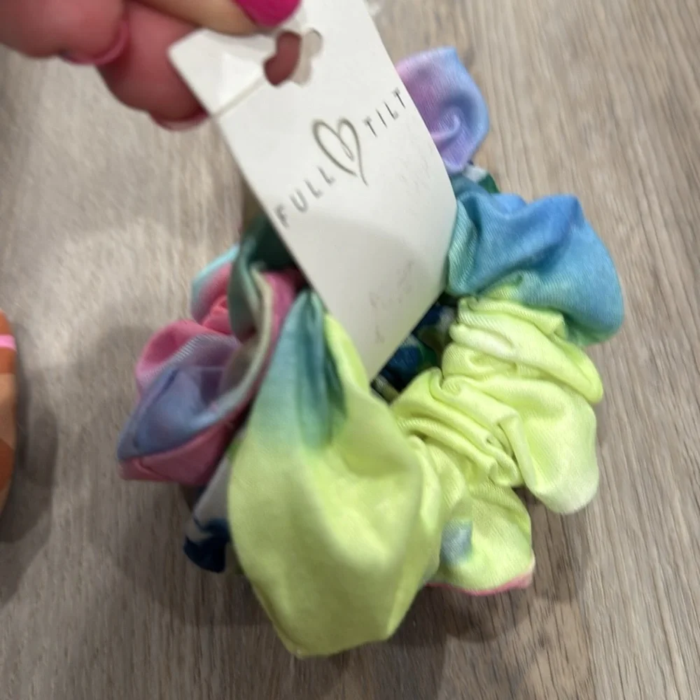 7 scrunchies - Aerie, Full Tilt, Ivory Ella‎